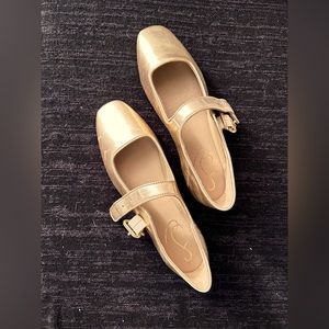Sam Edelman. Gold hard sole flats with buckle. Size 6.5